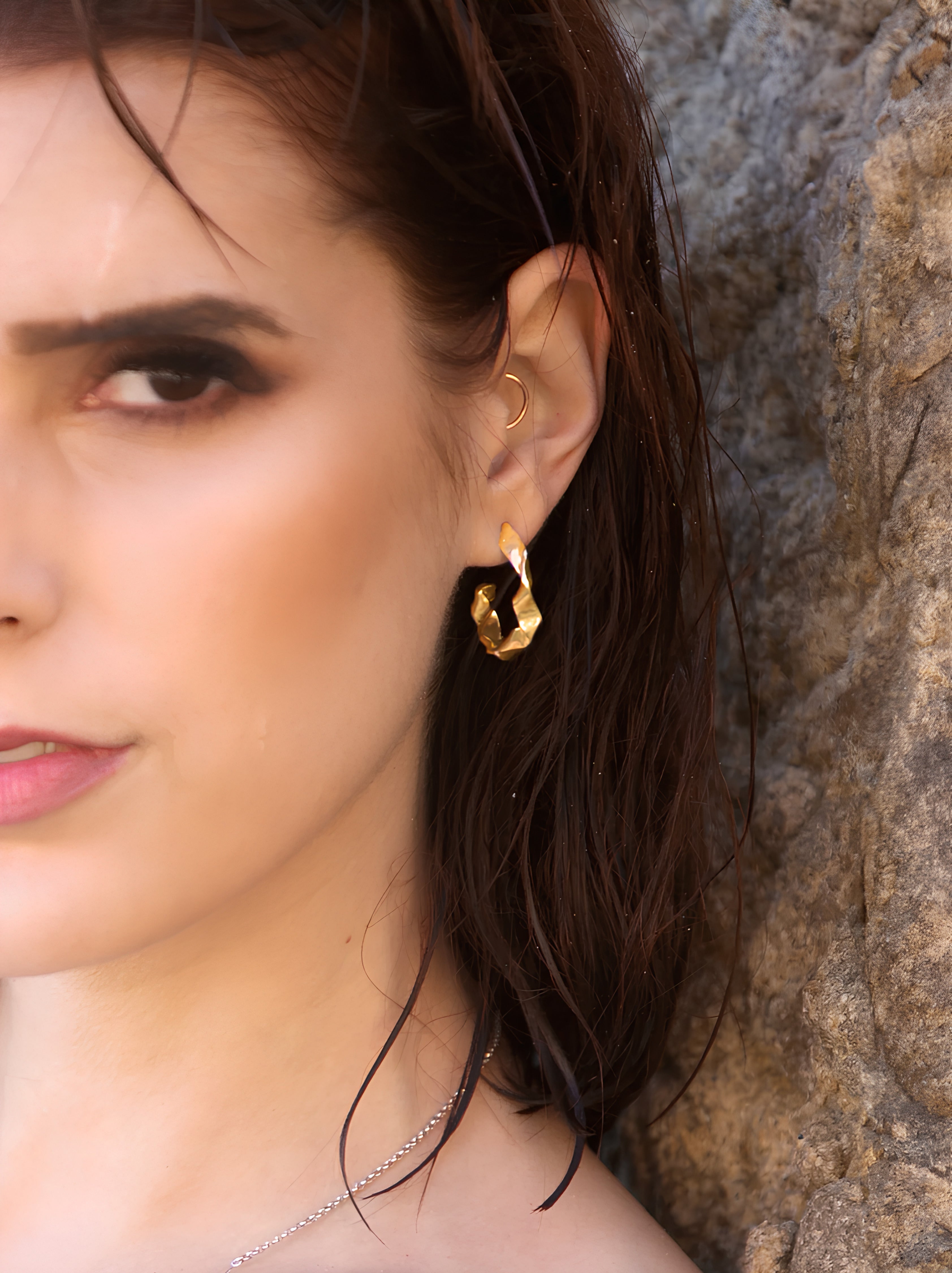 Izzia strass earrings gold